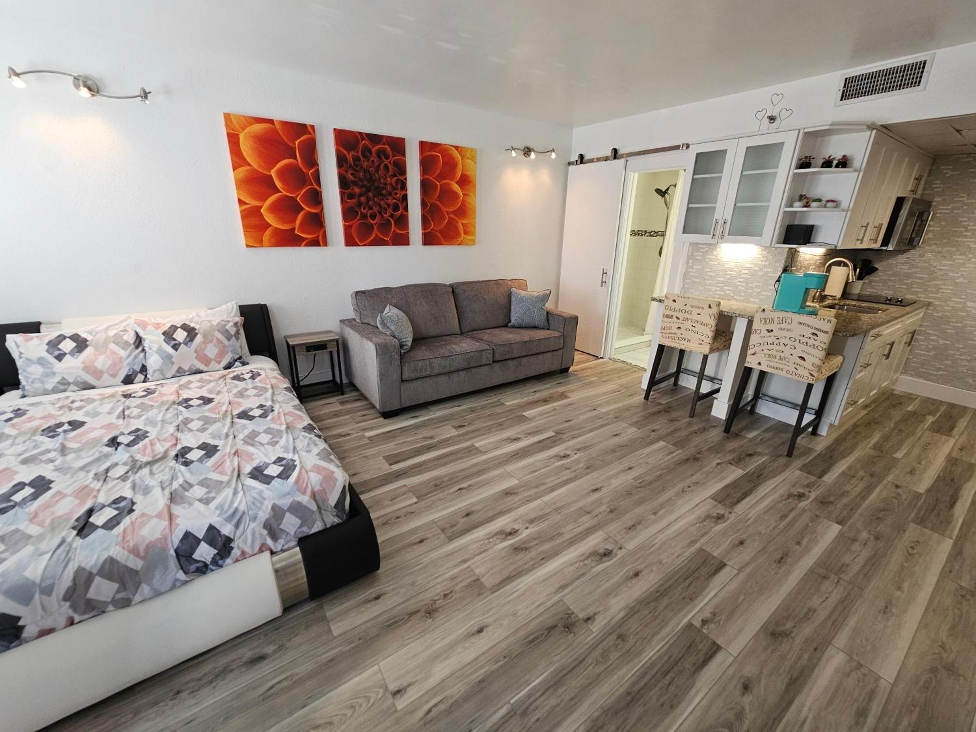 Cozy On International Dr. Near Universal Apartment